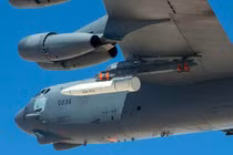 B-52 xuất hiện kèm vũ khí siêu thanh AGM-183A: Nga phát hoảng!