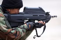 Đo công lực súng trường tiến công hầm hố nhất thế giới