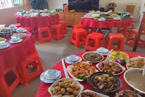 Mời tiệc nhưng cả làng không đến, nguyên nhân ai cũng đồng tình