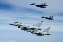 Chiến đấu cơ Su-30MKI “làm thịt” dễ dàng siêu cơ Typhoon