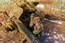 Toretsk bên bờ sụp đổ, quân Ukraine buông xuôi trước phòng tuyến chắp vá