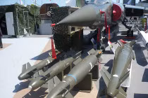 F-16 Mỹ được tích hợp bom thông minh của Pháp