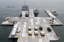 Cận cảnh cầu phao đổ bộ khổng lồ của Mỹ-Hàn Quốc