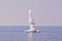 Mãn nhãn tàu ngầm Kilo phóng tên lửa Kalibr "xé toạc" bầu trời