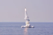 Mãn nhãn tàu ngầm Kilo phóng tên lửa Kalibr "xé toạc" bầu trời