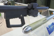 Trung Quốc tiết lộ tên lửa vác vai chuyên săn UAV