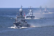 Mục kích hạm đội tàu chiến Nga duyệt binh hoành tráng