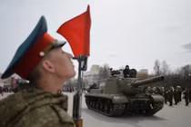 Kỳ diệu dàn vũ khí “khủng” CTTG 2 duyệt binh ngoài Moscow