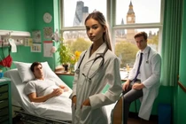 Mơ ước làm bác sĩ, cô gái trẻ làm điều ai cũng khiếp sợ 