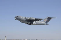 Máy bay vận tải C-17 Mỹ bất ngờ bốc cháy