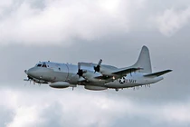 Soi máy bay Mỹ bị Su-30MK2 Venezuela “dọa mất mật“