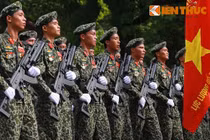 Mổ xẻ súng phóng lựu trên khẩu Galil ACE của Việt Nam