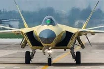Trung Quốc ra mắt buồng lái tiêm kích tàng hình J-20