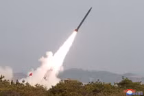 Pháo binh – tên lửa Triều Tiên “gào thét ầm trời”, Mỹ-Hàn “rụng rời” 