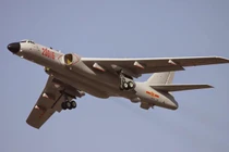 Oanh tạc cơ H-6 Trung Quốc đáng gờm, Ấn Độ lấy gì đối phó? 