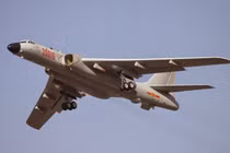 Oanh tạc cơ H-6 Trung Quốc đáng gờm, Ấn Độ lấy gì đối phó? 