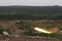 Mãn nhãn cảnh tên lửa vác vai Igla rời bệ phóng