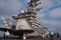 F/A-18 E/F về hưu Hải quân Mỹ bắt đầu vận hành F-35C