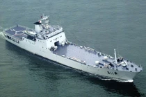 Hạm đội Đông Hải tiếp nhận tàu đổ bộ Type 072III