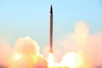 Iran lại hé lộ tên lửa đạn đạo tầm xa mới