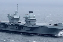 Vừa hình thành cụm tác chiến, tàu sân bay Anh đã tới Trung Đông