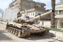 Xe tăng T-72 Syria được lắp lồng sắt chống đạn B41