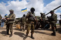 "Thùng thuốc súng" Nga và Ukraine ngày càng to, bao giờ sẽ nổ?