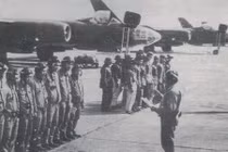 Nhìn lại máy bay ném bom có "1-0-2" của KQND Việt Nam