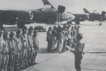 Nhìn lại máy bay ném bom có "1-0-2" của KQND Việt Nam