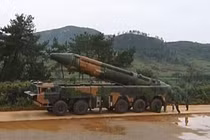 Tên lửa đạn đạo DF-21C Trung Quốc lần đầu lộ mặt