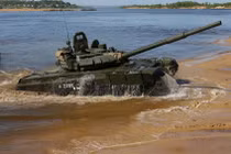 Mục kích xe tăng T-72B3 của Nga vượt sông đánh địch