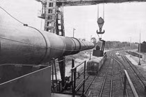 Run lập cập trước siêu pháo 800mm của Đức phát xít