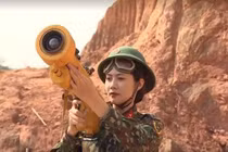 Thán phục "bóng hồng" Việt Nam sử dụng tên lửa phòng không vác vai A-72