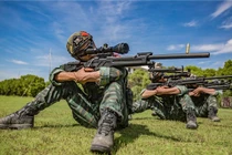 Chiêm ngưỡng đặc nhiệm Vũ cảnh Trung Quốc huấn luyện cực khắc nghiệt