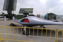 Trung Quốc trắng trợn khoe UAV tàng hình sao chép của Mỹ tại Chu Hải