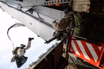 Căng thẳng quân Nga đổ bộ ồ ạt vào Bắc Cực