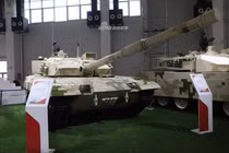 "Ế sưng cả mặt", Trung Quốc vẫn điên cuồng quảng cáo xe tăng