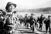 Ngạc nhiên tính năng mũ cối, mũ tai bèo của bộ đội VN