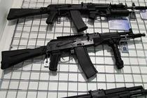 Sau thất bại ở Việt Nam, súng AK-100 sắp có khách mới