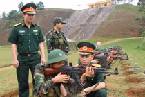 Quan sát việc huấn luyện tân binh QĐND Việt Nam