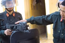 Bất ngờ kho súng của Cảnh sát Cơ động Việt Nam (1)