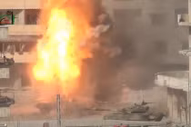 Kinh hoàng cảnh TOW gào thét, xe tăng T-72 tan tành