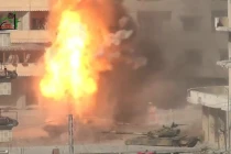 Kinh hoàng cảnh TOW gào thét, xe tăng T-72 tan tành