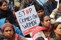 Kinh hoàng lính Ấn Độ hiếp dâm tập thể bé gái 14 tuổi