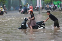 Hà Nội có nơi mưa tới 95mm, cảnh báo ngập úng