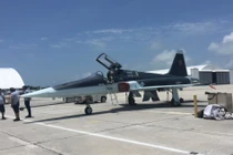 Ngạc nhiên Mỹ đem F-5E đóng giả Sukhoi T-50 tập bắn