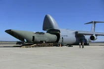 Kinh dị máy bay vận tải lớn nhất Không quân Mỹ