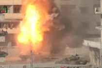Nhói lòng cảnh xe tăng T-72 Syria trúng đạn, bốc cháy kinh hoàng