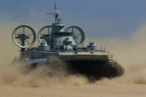 Trung Quốc tung ảnh đem tàu đổ bộ Zubr ra Biển Đông