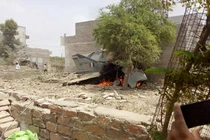 Hiện trường thảm khốc MiG-27 Ấn Độ tông sập nhà dân